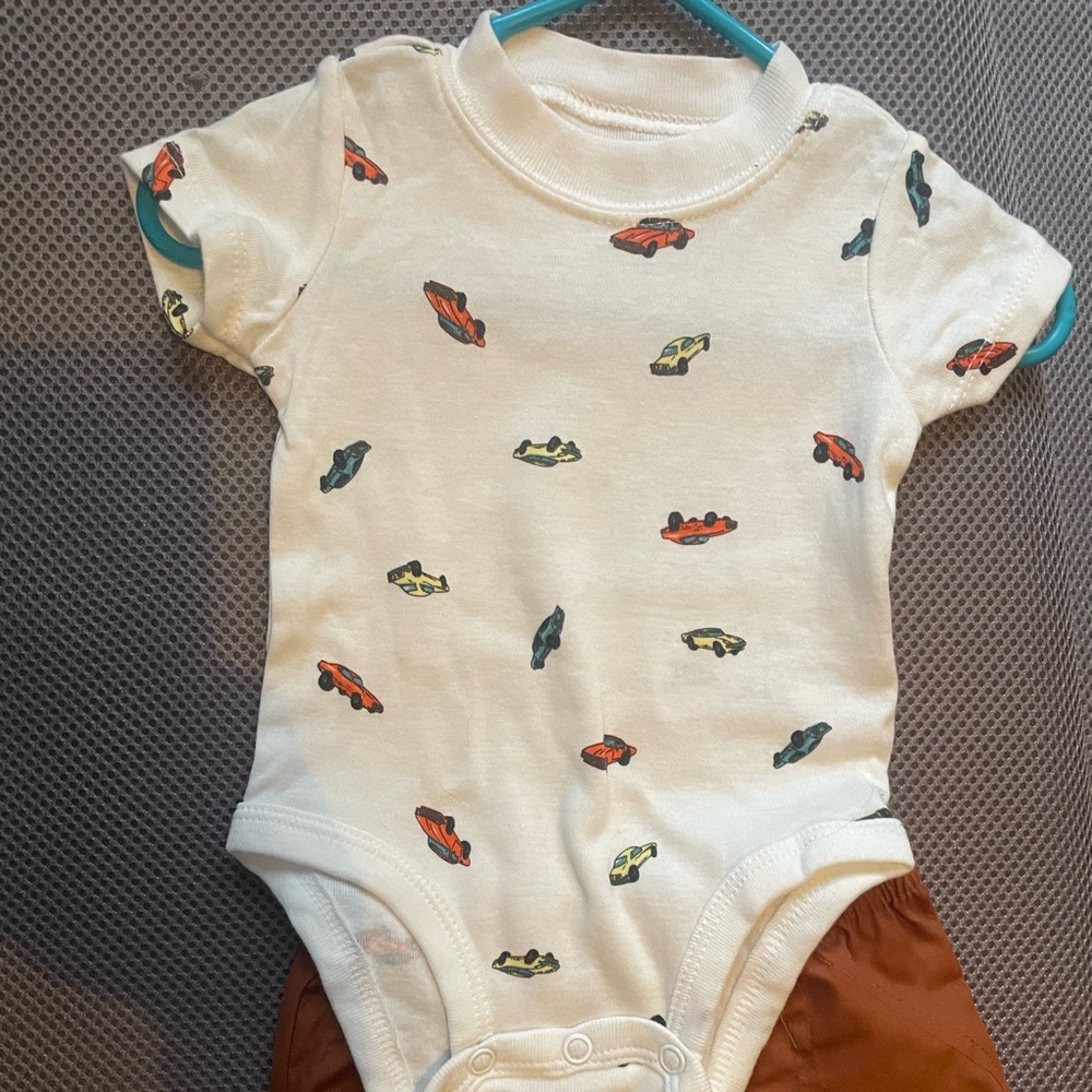 Carters onesie and tshirt and shorts size 3 months